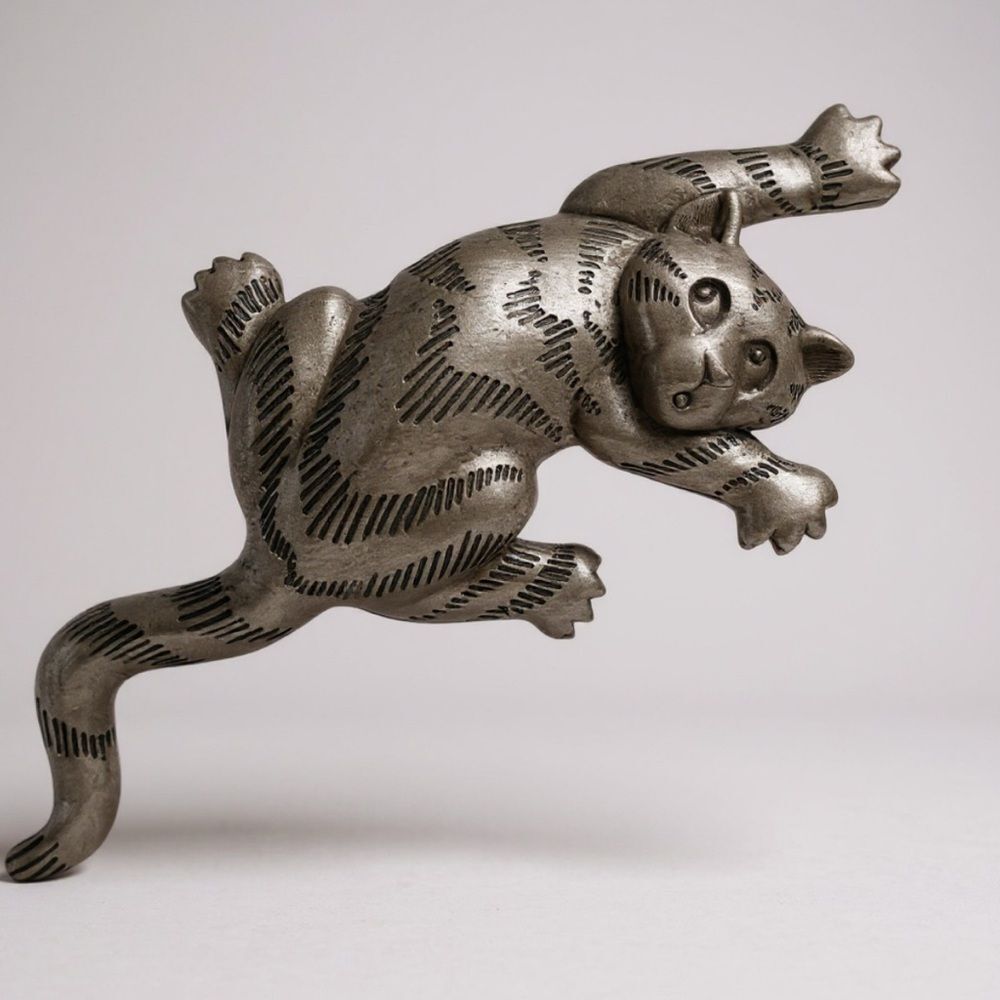 Vintage JJ 1988 Pewter Cat Brooch Pin – Playful Climbing Tabby Cat Jewelry